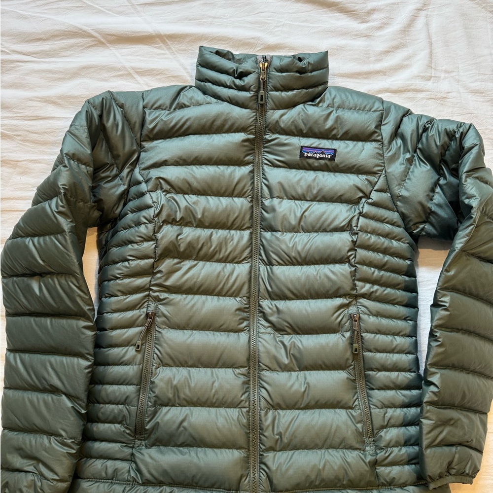 Patagonia women’s down sweater jacket